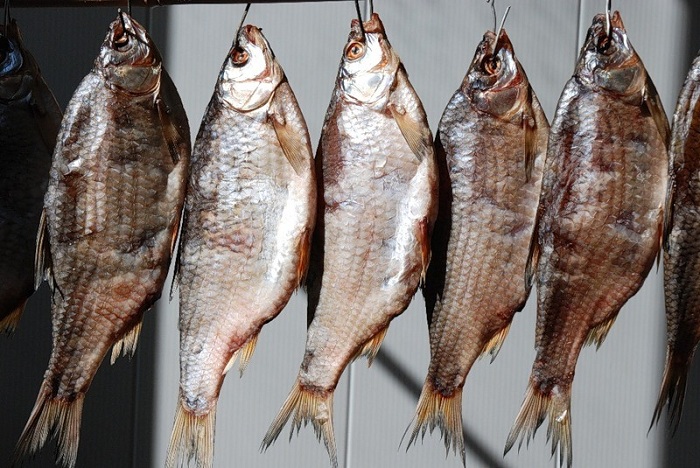 Рыба сушеная и вяленая – в чем отличия между ней?